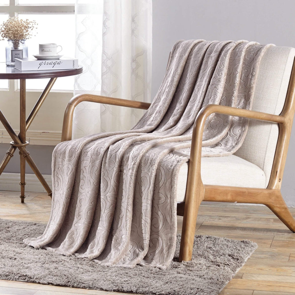 Dama Flannel Fleece Blanket